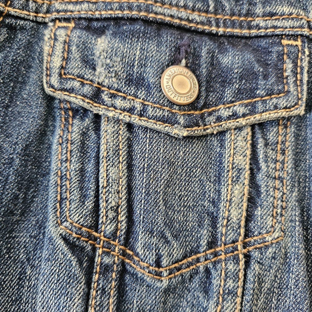 American Eagle Distressed Denim Jacket Size medium - Picture 3 of 7